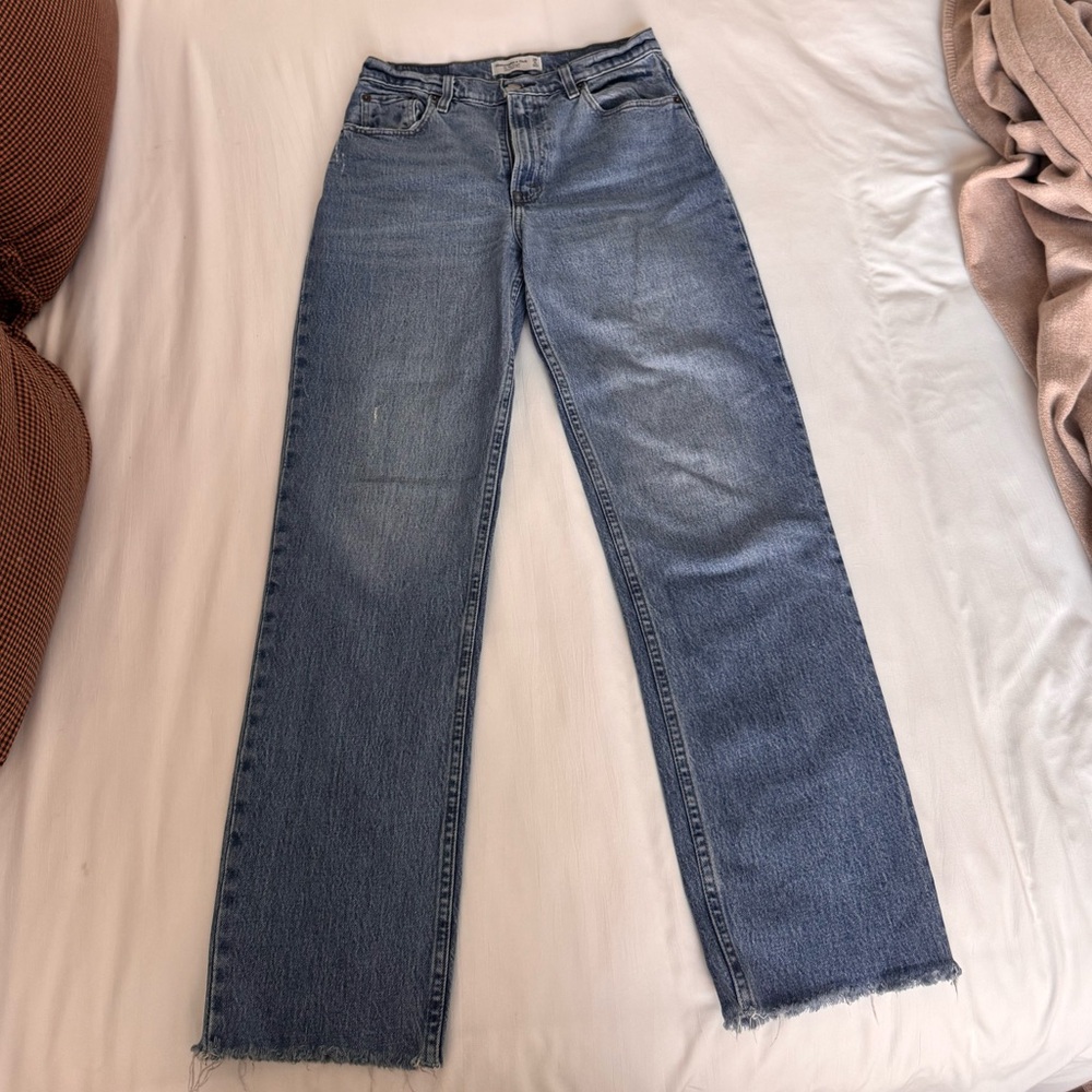 ABERCROMBIE ULTRA HIGH RISE STRAIGHT DENIM JEANS
